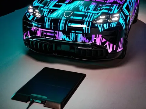 Porsche vượt mặt Tesla mở ra kỷ nguyên mới của sạc ô tô điện: Trình làng công nghệ không dây 11kW, đã có lộ trình thương mại