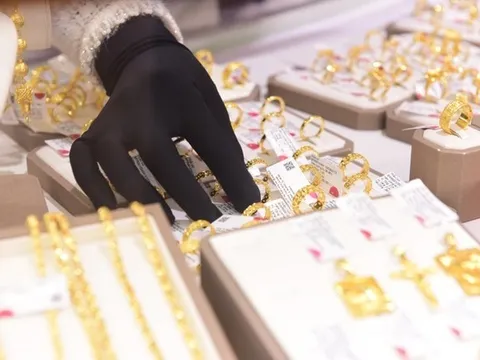 Giá vàng sáng 17/11: Vàng nhẫn, vàng miếng lao dốc, vàng thế giới mất đà tăng