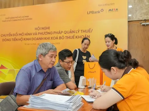 Xóa thuế khoán: LPBank mở gói giải pháp giúp hộ kinh doanh chuyển đổi dễ dàng.