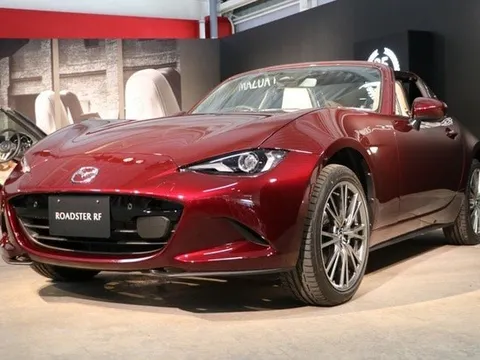 Mazda Việt Nam đăng ảnh huyền thoại roadster 'thả thính', giống VF 3 một điểm khiến dân độ xe 'thèm khát'