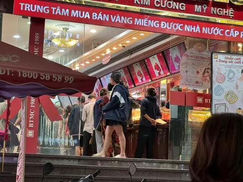 ĐBQH: Không thể nói mua vàng để tiết kiệm mà thức đêm từ 3 giờ sáng