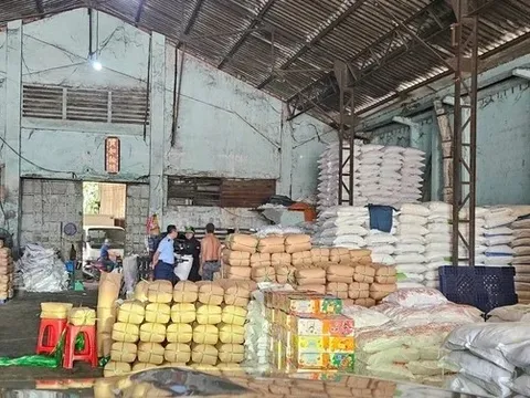 Phát hiện gần 15 tấn đường nhập lậu, không rõ nguồn gốc tại hai cơ sở trên đường Võ Văn Kiệt