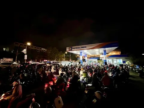 Hàng loạt cây xăng tại Đà Lạt thất thủ sau lệnh cấm xe tải