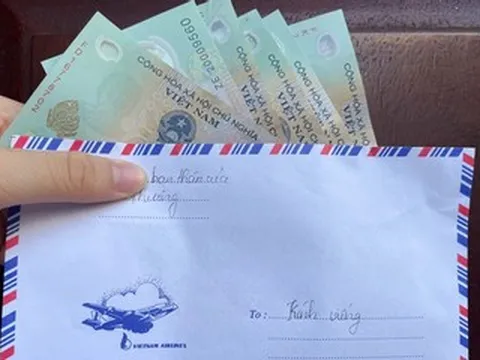 Bạn thân truy hỏi tiền phúng viếng, cô gái tá hỏa về chiếc phong bì bị rút lõi