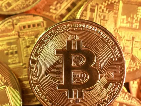 Bitcoin lao dốc kỷ lục, thị trường tiền số đứng trước 'ranh giới nguy hiểm'