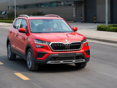 Đưa Skoda Kushaq đi đổ đèo ngày mưa, khách Việt dành lời khen cho SUV châu Âu nhưng không quên vạch trần điểm trừ