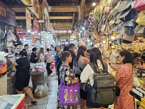 Hộ kinh doanh chật vật chuyển đổi thuế (*): Nhiều cơ quan vào cuộc hỗ trợ