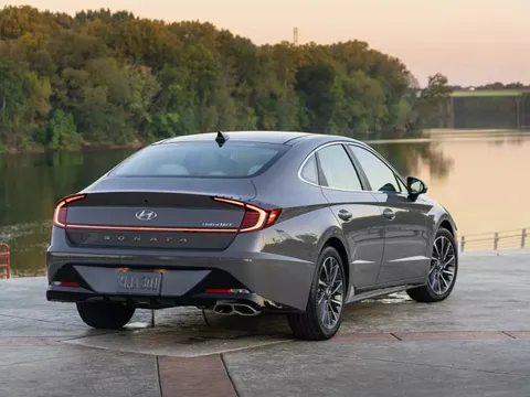 Hyundai Ioniq 5 bị ngừng bán do lỗi dây an toàn, trong khi hơn 85.000 chiếc Sonata phải triệu hồi vì nguy cơ rò rỉ nhiên liệu