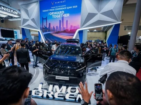 VinFast tiếp tục chiếm spotlight tại Indonesia: SUV Limo Green hút sự chú ý, bán tải VF Wild khiến khách mê mẩn