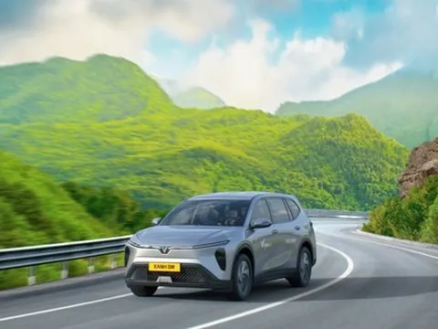 Xanh SM của tỷ phú Phạm Nhật Vượng bắt đầu triển khai dịch vụ xe ghép 7 chỗ liên tỉnh bằng Limo Green, chạy từ 4h sáng, tần suất 60 phút/chuyến