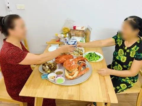 Chăm thông gia ốm suốt 2 năm, mẹ chồng ngỡ ngàng khi nhận món quà đặc biệt