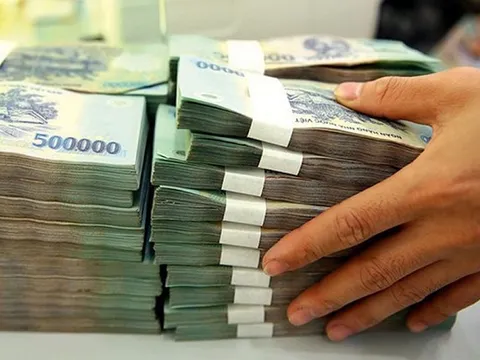 Tín dụng tăng mạnh nhất nhiều năm, nhưng tiền gửi doanh nghiệp giảm tốc còn 4%