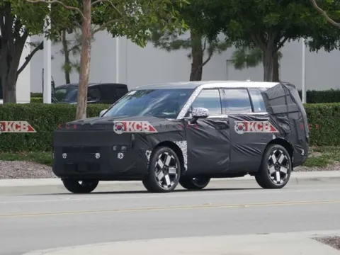 Hyundai Santa Fe chuẩn bị ra bản EREV tự nạp pin bằng động cơ: chạy hơn 1.100 km mỗi lần nạp, ra mắt năm 2027