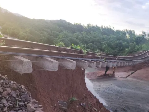 Đứt gãy giao thông sau lũ: Lập phương án khẩn cấp, đề xuất thi công theo lệnh đặc biệt
