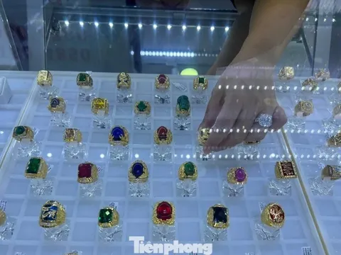 Loạt tiệm vàng ở TPHCM bị 'sờ gáy'