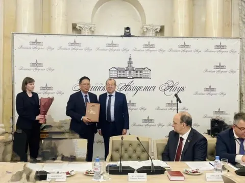 GS.VS. Châu Văn Minh nhận danh hiệu Viện sĩ Viện Hàn lâm Khoa học Nga