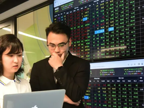 Bước vào tháng cuối năm, chứng khoán có 'dễ thở'?