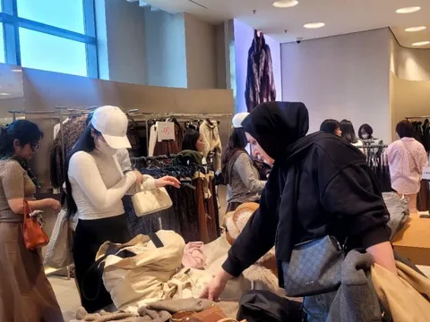 Mua sắm ngày Black Friday: Nơi đông khách, nơi ế ẩm dù giá giảm tới 70%-80%