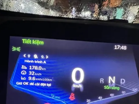 Chiếc xe VF 5 bỗng tụt pin bất thường, VinFast xử lý vấn đề ra sao?