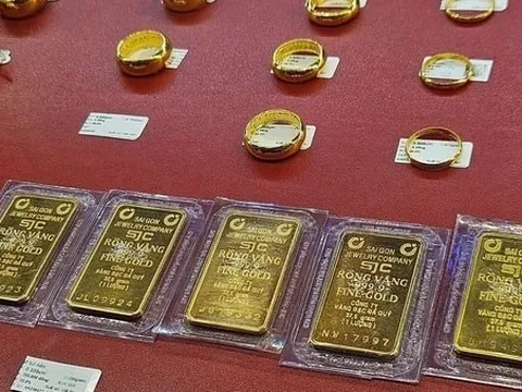 Giá vàng trưa 1/12: Thị trường trong nước tăng mạnh so với cuối tuần trước