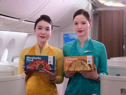 Từ hôm nay, hành khách có thể gọi Pizza 4P’s trên máy bay của Vietnam Airlines