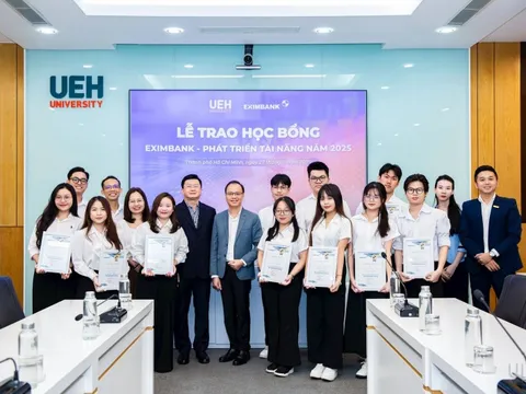 Eximbank trao học bổng trị giá 300 triệu đồng cho sinh viên Đại học Kinh tế Thành phố Hồ Chí Minh