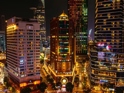 Không chỉ đóng hàng nghìn tỷ đồng tiền thuế, các công ty này còn thắp sáng cả bầu trời đêm TP.HCM