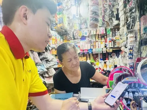 Thuế, ngân hàng tới tận sạp giúp tiểu thương chuyển đổi số