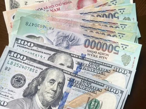 Tỷ giá USD hôm nay 5/12: USD tiếp tục giảm, chợ đen về 27.296 đồng