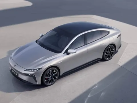 ‘Vua xe tải’ tại Việt Nam vừa trình làng mẫu sedan giá hơn 500 triệu, đẹp ngang Toyota Camry: Pin chạy rất bền, vọt từ 0-100km/h chỉ trong 3 giây