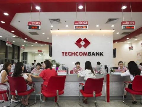 Chưa đầy 1 tháng nữa, Techcombank sẽ đóng toàn bộ giao dịch tài khoản, thẻ và các dịch vụ với nhóm khách hàng này