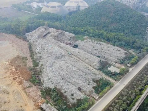 Núi rác hơn 2 triệu tấn gây ô nhiễm, dân mỏi mòn chờ nhà máy điện rác