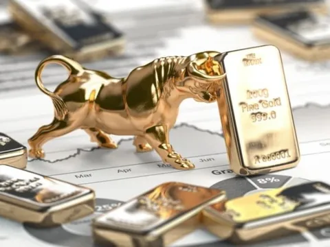 Giá vàng lập hơn 50 đỉnh lịch sử trong năm 2025: Báo cáo mới hé lộ 3 kịch bản bất ngờ