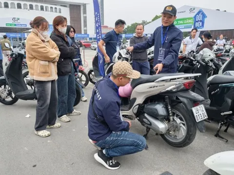 Mang Honda Vision đến ngày hội thu đổi xe máy điện VinFast, khách hàng nói thẳng cách kỹ thuật viên thẩm định giá và có luôn quyết định