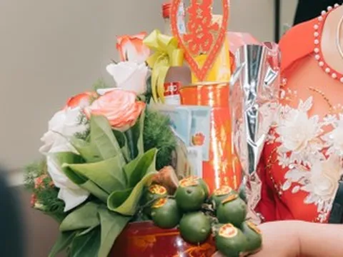 Mẹ chồng 'keo kiệt' mang sính lễ khiến cô dâu sững sờ, rơi nước mắt