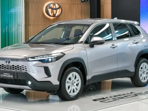 Xe hybrid đang được chuộng hơn xe điện