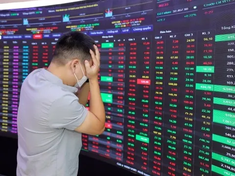 Chứng khoán trượt mạnh