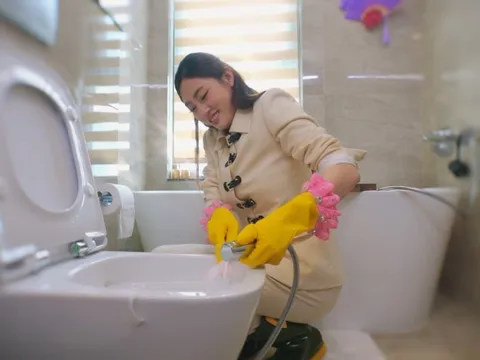 Hoa hậu có đôi chân dài 1,22m nay 'đi làm osin', mẹ từng cản trước một quyết định là cựu Giám đốc Kho bạc, khoe sống trong căn hộ sang chảnh view Hồ Tây