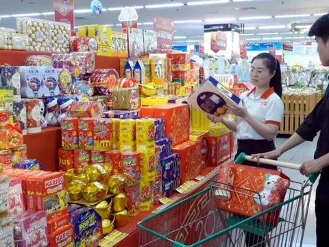 Hàng Tết giá mềm ‘phủ sóng’ thị trường