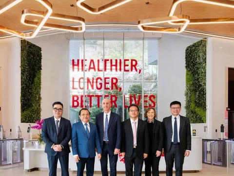 Lãnh đạo Bộ Tài chính thăm và làm việc với Tập đoàn AIA tại Hồng Kông, Trung Quốc