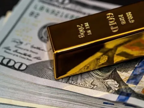 Giá vàng có thể biến động mạnh trong tuần tới, nhưng chuyên gia vẫn nhìn thấy cơ hội mua vào