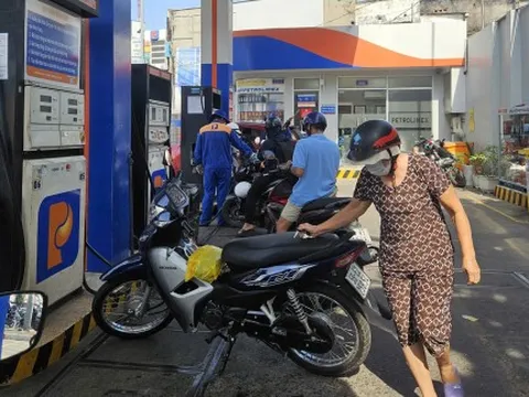 Giá xăng dầu đồng loạt giảm