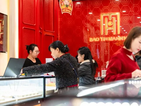 Giá vàng cao chót vót, chuyên gia dự báo tuần tới ra sao?