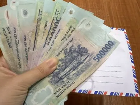 Thông gia Việt kiều bay về dự đám tang, gửi phong bì khiến gia đình náo loạn