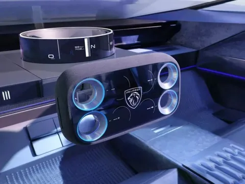 Hãng xe Pháp sắp đưa vô-lăng tứ giác 'dị nhất lịch sử' lên xe phổ thông, lái điện tử nhạy gấp 3 lần thông thường