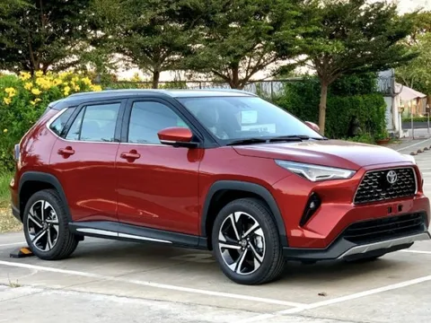 Xe hybrid đồng loạt hạ giá trước thềm áp thuế mới