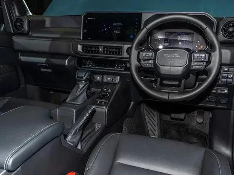 'Em út' của nhà 'xe Chủ tịch' Land Cruiser : Thiết kế vuông vức, gầm rời, số chậm, giá chỉ 832 triệu đồng