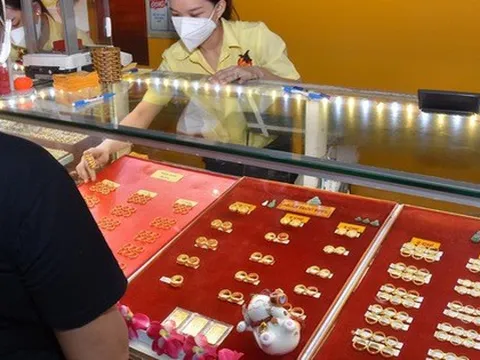 Sáng 15/12, giá vàng tăng 500.000 đồng/lượng