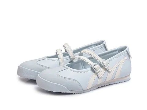 Hãng giày Việt vướng tranh cãi 'đụng hàng': Giá rẻ gấp 5 lần đối thủ, người mua vẫn chốt đơn đều tay