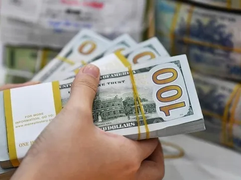 Tỷ giá USD hôm nay 17/12: Ngân hàng tăng nhẹ, thị trường tự do giảm mạnh